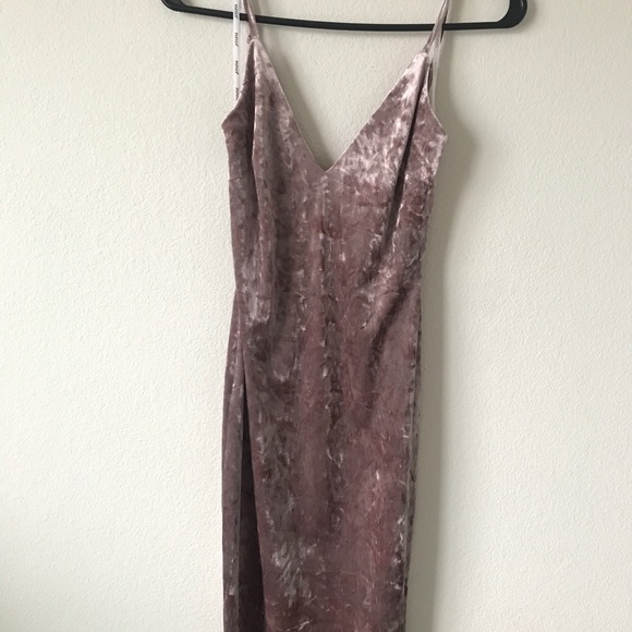 ✨✨Dark Pink Velour Tight Dress w/ Slit ✨✨ - Picture 3 of 4